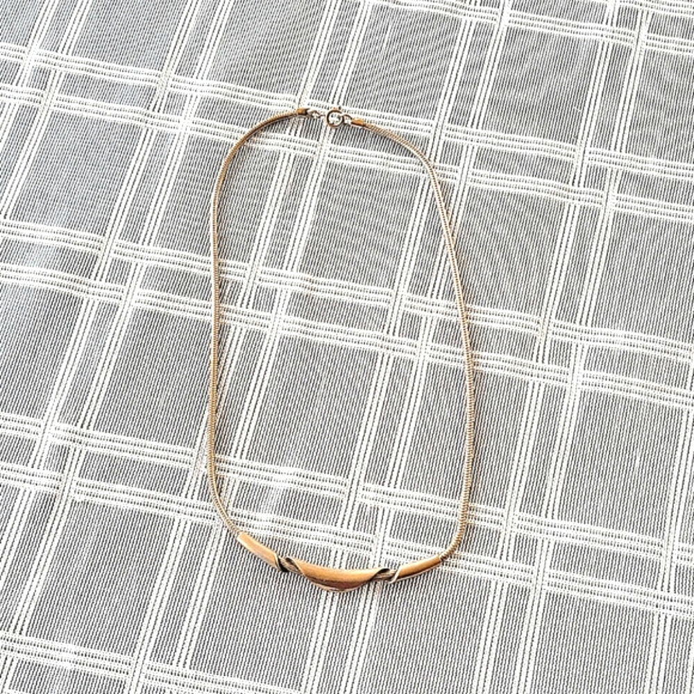 Fun Silver-tone Twist Design Necklace